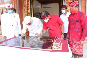 -Gubernur Bali Wayan Koster meresmikan Gedung MDA Kabupaten Karangasem