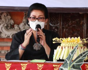 Ny. Putri Suastini Koster