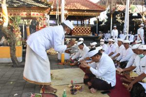 Pamargi pamuspan upacara karya Ngenteg Linggih Pura Dalem Wirasana, Banjar Biaung, Desa Adat Kesiman Denpasar, Buda Umanis Tambir (9/6/2021).