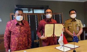 Penandatanganan Letter of Intent (LoI) antara Wali Kota Denpasar, I Gusti Ngurah Jaya Negara dengan Wali Kota Darwin, The Hon. Kon Vatskalis. Senin (28/6/2021) secara daring.