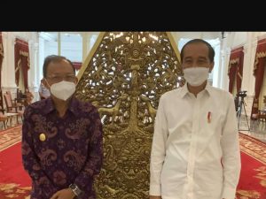 Gubernur Bali Wayan Koster saat di Istana Negara bersama Presiden Jokowi