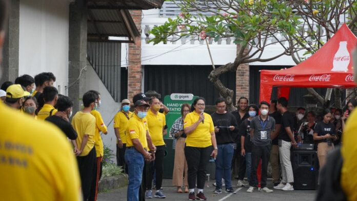 Donor Darah dan Jalan Santai Serangkaian HUT ke-64 FIB Unud