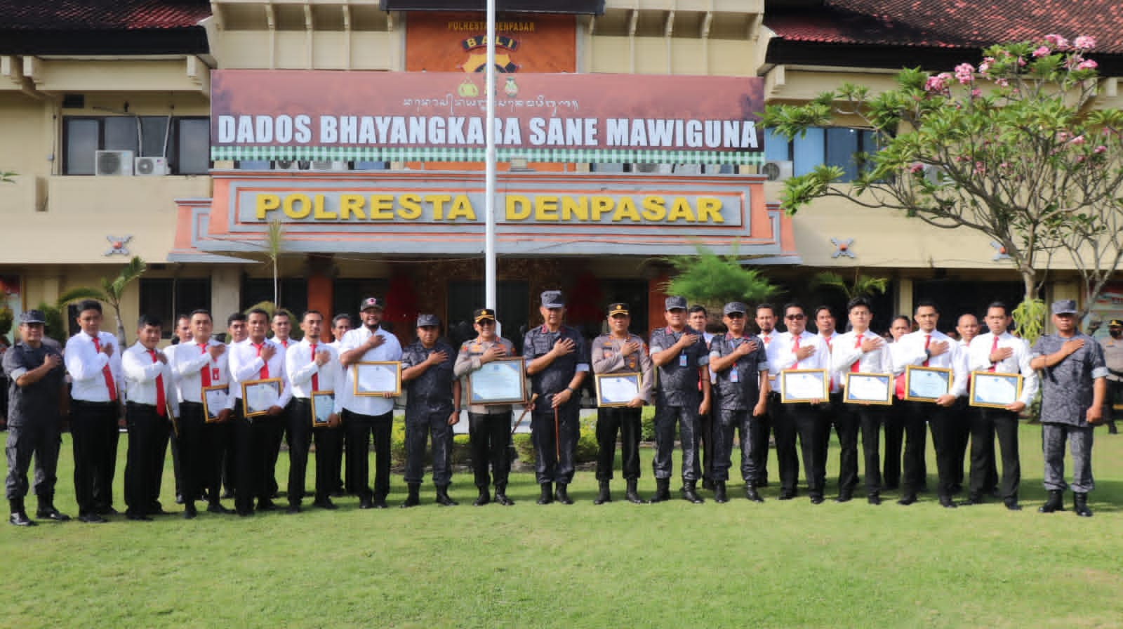 Polresta Denpasar Terima Penghargaan Dari BNNP Bali