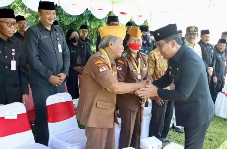 Arya Wibawa Pimpin Apel Penerimaan Pataka Panji Panji I Gusti Ngurah Rai