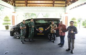 Dukung Kelancaran Presidensi KTT G20, Bupati Giri Prasta Serahkan Kendaraan Operasional