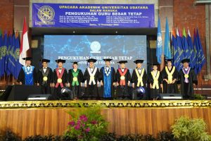 Unud Kukuhkan Delapan Guru Besar