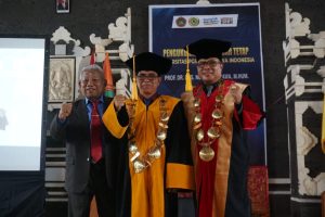 Prof. Arnawa Dikukuhkan Sebagai Guru Besar Pertama di UPMI