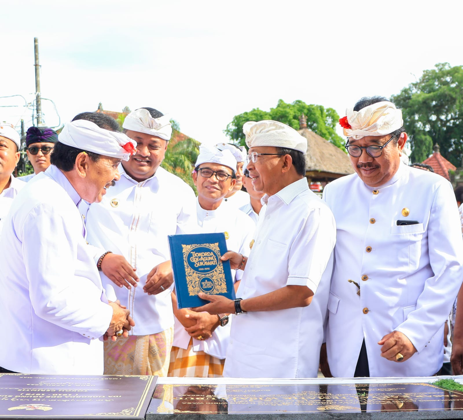 Gubernur Koster dan Cok Ace Resmikan Pasar Rakyat Tematik Wisata Ubud