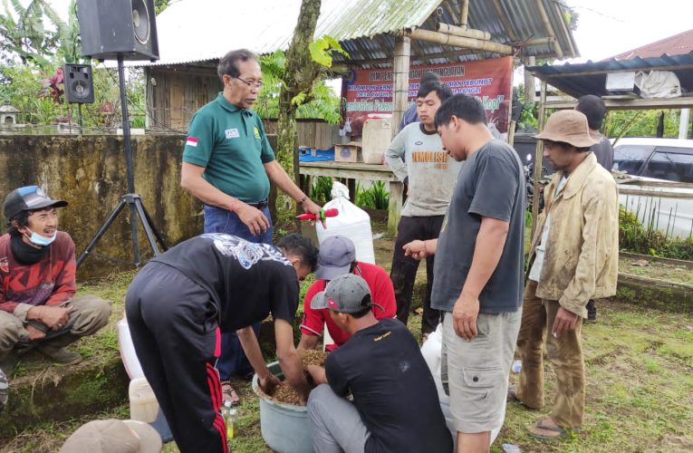 Akademisi Unwar Olah Kulit Kopi Jadi Pakan Kambing