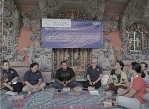 Tim PKM Unwar Sasar Perajin Tedung di Klungkung
