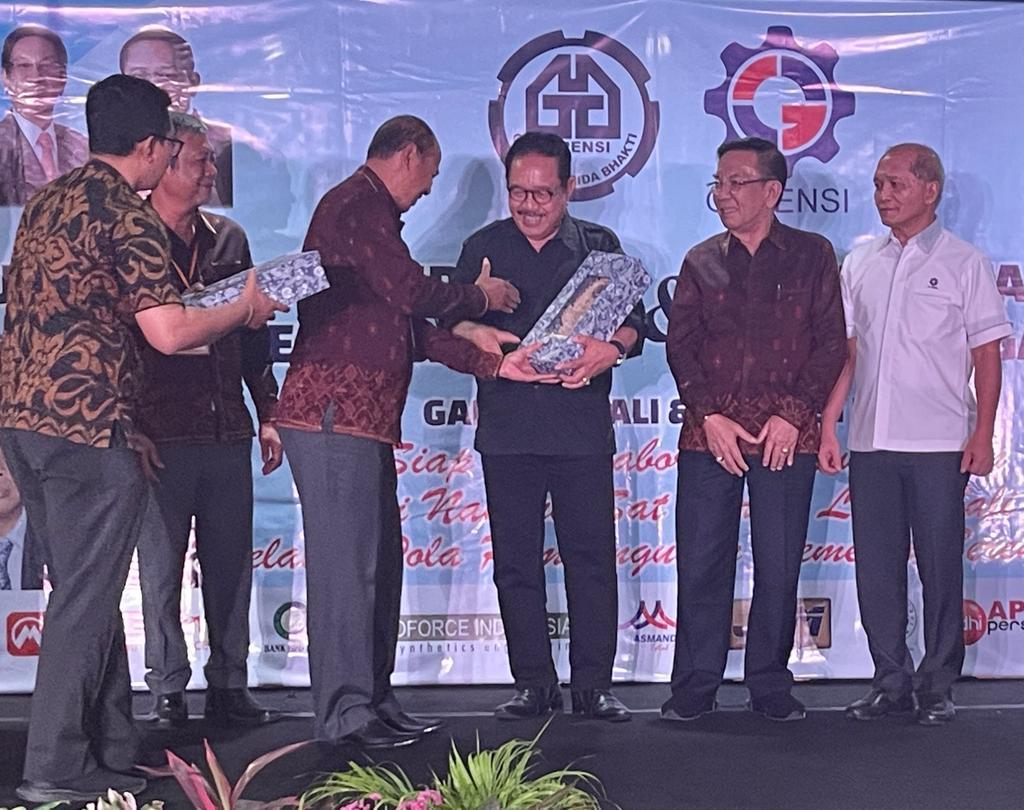 Cok Ace Perjuangkan Kontraktor Lokal