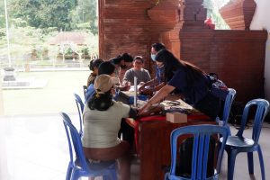 Rangkaian HUT Ke-32, Prodi Bedah FK Unud Gelar Bakti Sosial