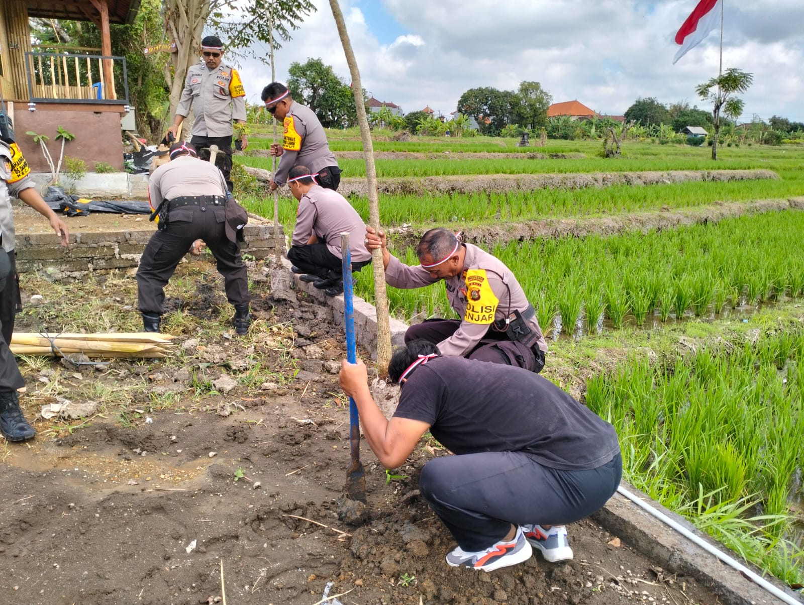 Polri tanam pohon