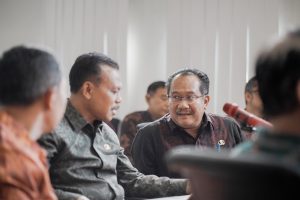 Sekda Dewa Indra di sela tahap wawancara penilaian SPBE tahun 2023.