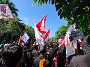 demo pekerja bandara ngurah rai