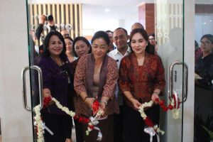 Antari Jaya Negara saat membuka Pameran Klambi di Pasar Kumbasari