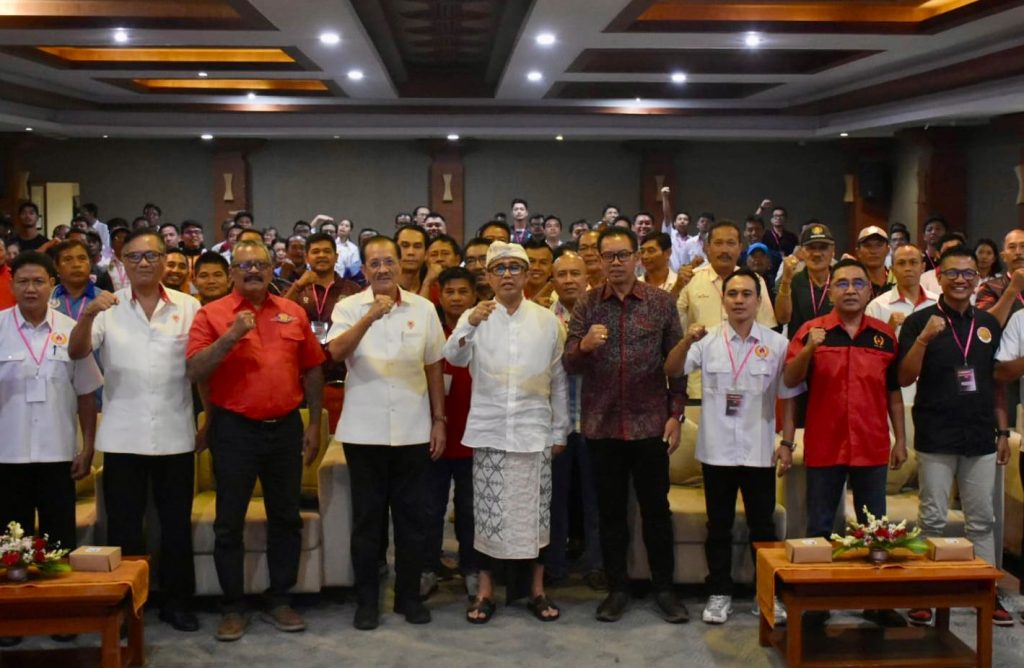 Walikota Denpasar, I Gusti Ngurah Jaya Negara saat membuka secara resmi Musyawarah Olahraga Kota (Musorkot) ke-7 KONI Kota Denpasar Tahun 2024 yang digelar di Graha Sewaka Dharma Kota Denpsar pada Sabtu (28/12).