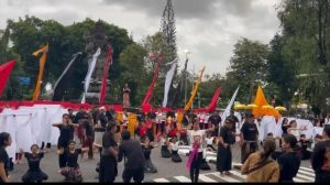 Suasana Gladi Melepas Matahari Tahun 2024 di Kawasan Catur Muka, Denpasar pada Senin (30/12).