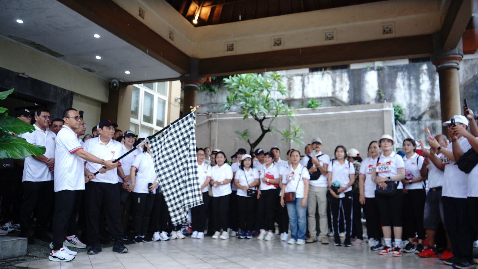 Kehadiran Walikota Denpasar, I Gusti Ngurah Jaya Negara, Wakil Walikota, I Kadek Agus Arya Wibawa dan Ketua DPRD Denpasar, I Gusti Ngurah Gede, serta Sekda, Ida Bagus Alit Wiradana dalam pelepasan Fun Run dan simbolis pelepasan burung merpati  Hut ke-104 RSUD Wangaya yang berlangsung pada, Minggu (5/1) di lobi Praja Amerta, RSUD Wangaya.