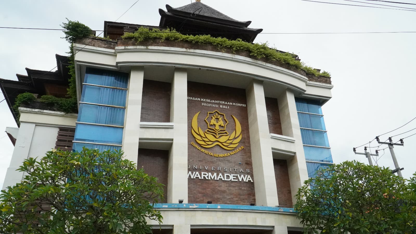 Universitas Warmadewa (Unwar).