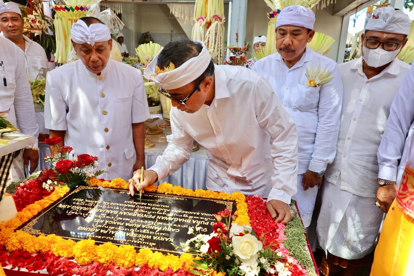 99eb13f9-dee3-4abd-ae42-8459f9a6b859