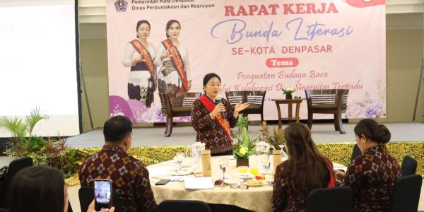 Bunda Literasi Kota Denpasar Ny. Sagung Antari Jaya Negara saat menghadiri Rapat Kerja Bunda Literasi se-Kota Denpasar Tahun 2026 di Mercure Bali Sanur Resort, Selasa (24/2).