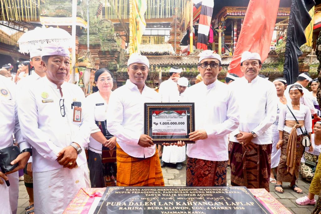 Wali Kota Denpasar, I Gusti Ngurah Jaya Negara, menghadiri Karya Agung Ngenteg Linggih hingga Tawur Walik Sumpah Agung di Pura Dalem Laplap, Jumat (27/2).