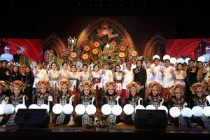 Wali Kota Denpasar, I Gusti Ngurah Jaya Negara bersama Wakil Walikota Denpasar, I Kadek Agus Arya Wibawa dan tamu undangan lainnya dalam kesempatan pelaksanaan Apel Peringatan Hut Ke-238 Kota Denpasar, Jumat (27/2) di Lapangan Lumintang, Denpasar.