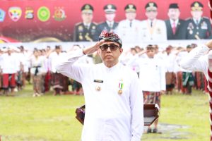 Wali Kota Denpasar, I Gusti Ngurah Jaya Negara bersama Wakil Walikota Denpasar, I Kadek Agus Arya Wibawa dan tamu undangan lainnya dalam kesempatan pelaksanaan Apel Peringatan Hut Ke-238 Kota Denpasar, Jumat (27/2) di Lapangan Lumintang, Denpasar.