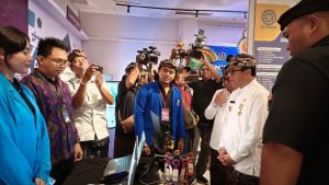 Inovasi Automatic Water Level Recorder Warmadewa ditinjau Wali Kota Denpasar ajang DTIK, Jumat (27/2).