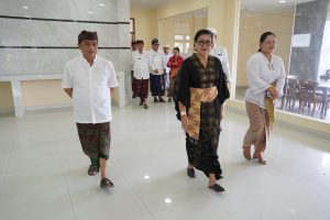 Ketua Tim Pembina Posyandu Provinsi Bali, Putri Koster, meninjau langsung kesiapan pelaksanaan Bimbingan Teknis (Bimtek).