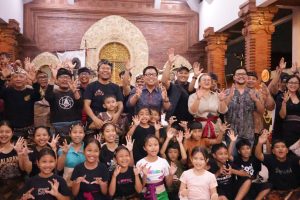 Wakil Wali Kota Denpasar, I Kadek Agus Arya Wibawa meninjau karya ogoh-ogoh STT yang masuk nominasi 16 besar Kasanga Festival 2026 di wilayah Denpasar Utara, Rabu (4/3).