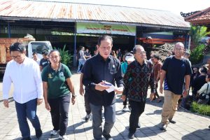 Menteri Lingkungan Hidup sekaligus Kepala Badan Pengendalian Lingkungan Hidup (BPLH) Hanif Faisol Nurofiq meninjau dua Tempat Pengolahan Sampah Reduce Reuse Recycle (TPS3R) di Kabupaten Badung, Kamis (5/3/2026).