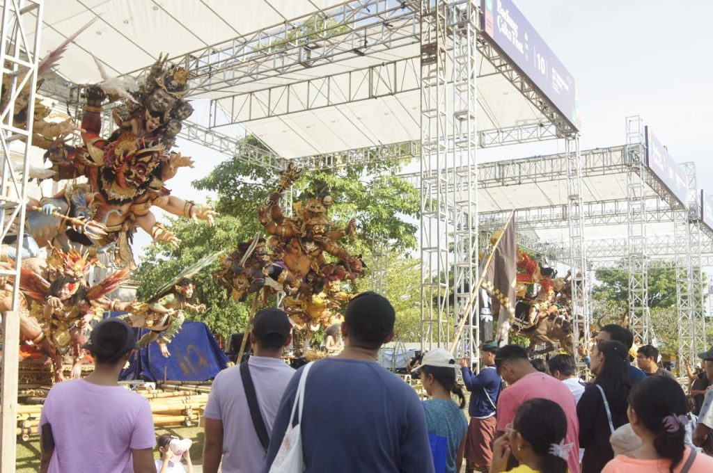Ogoh-ogoh Badung Caka Fes 2026 dipadati Penonton di Puspem Badung.