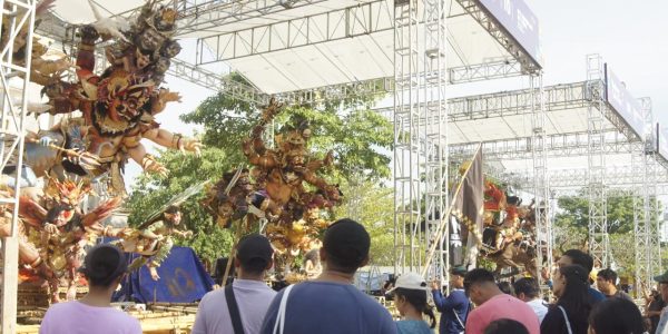 Ogoh-ogoh Badung Caka Fes 2026 dipadati Penonton di Puspem Badung.