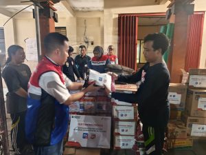 Pertamina Patra Niaga saat mendistribusikan Bantuan kepada Korban Banjir di Desa Banjar, Buleleng, Selasa (10/3/2026).