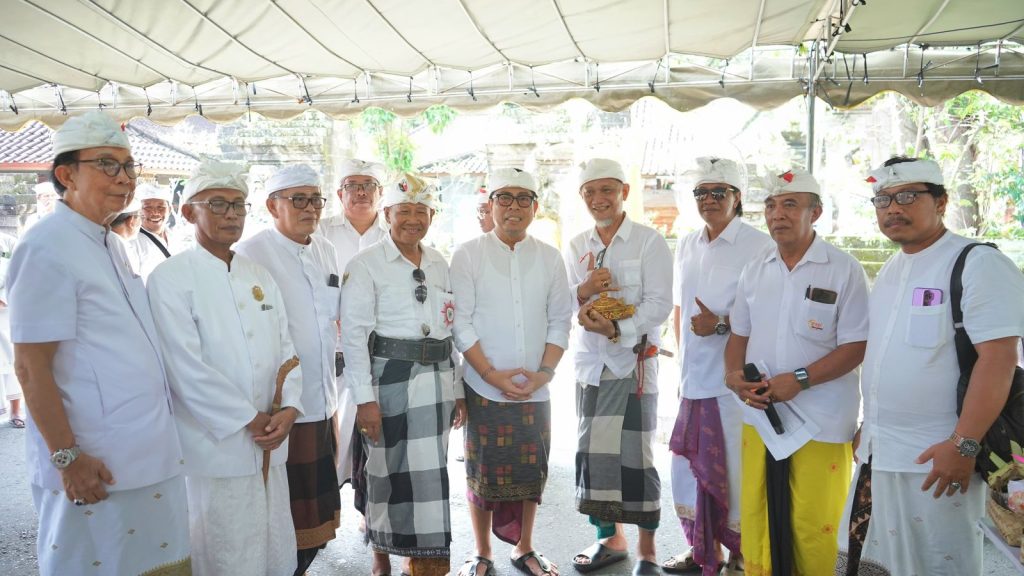 Wawali Arya Wibawa Hadiri Karya Penglukatan Wayang Sapuh Leger Astapungku di Pura Kahyangan Badung, Desa Adat Denpasar.