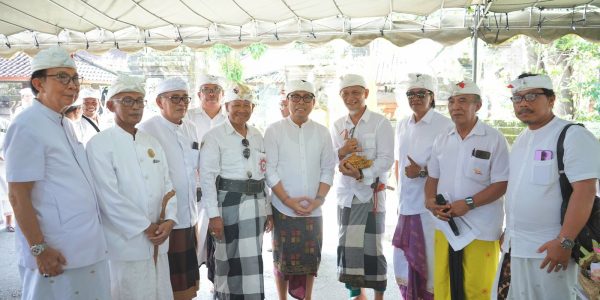 Wawali Arya Wibawa Hadiri Karya Penglukatan Wayang Sapuh Leger Astapungku di Pura Kahyangan Badung, Desa Adat Denpasar.