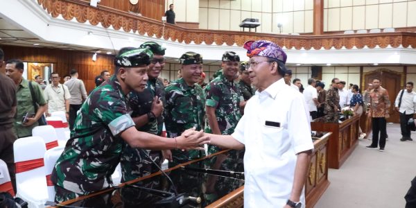 Rapat Koordinasi Penanganan Konflik Sosial bertempat di Wiswa Sabha Utama kantor Gubernur Bali pada Senin (16/3).