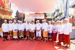 Wakil Wali Kota Denpasar I Kadek Agus Arya Wibawa dalam kesempatan menghadiri pelaksanaan pengukuhan Bendesa Adat Pedungan Masa Bakti 2026-2031, Selasa (17/3) di Bale Agung Pura Desa Adat Pedungan, Denpasar Selatan.