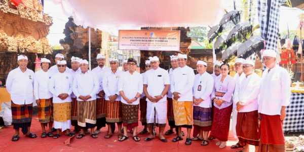 Wakil Wali Kota Denpasar I Kadek Agus Arya Wibawa dalam kesempatan menghadiri pelaksanaan pengukuhan Bendesa Adat Pedungan Masa Bakti 2026-2031, Selasa (17/3) di Bale Agung Pura Desa Adat Pedungan, Denpasar Selatan.