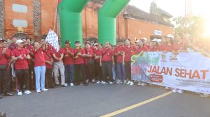 Gubernur Bali Wayan Koster Lepas Jalan Santi HUT PPNI, Minggu (22/3).