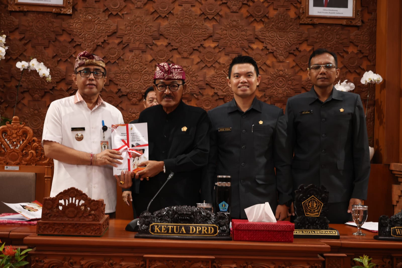 Wali Kota Denpasar, I Gusti Ngurah Jaya Negara menyampaikan secara resmi Laporan Keterangan Pertanggung Jawaban (LKPJ) Walikota Denpasar Tahun Anggaran (TA) 2025 dihadapan Sidang Paripurna DPRD Kota Denpasar yang dipimpin Ketua DPRD Kota Denpasar, I Gusti Ngurah Gede di Gedung DPRD Kota Denpasar, Rabu (25/3).