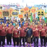 Wakil Walikota Denpasar, I Kadek Agus Arya Wibawa bersama Ketua DPRD Kota Denpasar, I Gusti Ngurah Gede, unsur Forkopimda Kota Denpasar, Sekretaris Daerah Kota Denpasar, I Gusti Ngurah Eddy Mulya, serta para guru dan pelajar dari berbagai sekolah dalam kesempatan pembukaan Porsenijar Denpasar Tahun 2026, Kamis (26/3) di GOR Lila Bhuana, Denpasar.