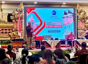 Wali Kota Denpasar I Gusti Ngurah Jaya Negara saat memaparkan percepatan pengelolaan sampah berbasis sumber dalam Gathering Pariwisata “Rejuvenate Sanur” di Hotel Prama Sanur, Sabtu (28/3).