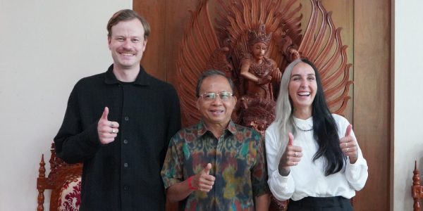Gubernur Wayan Koster bersama WNA asal Norwegia.