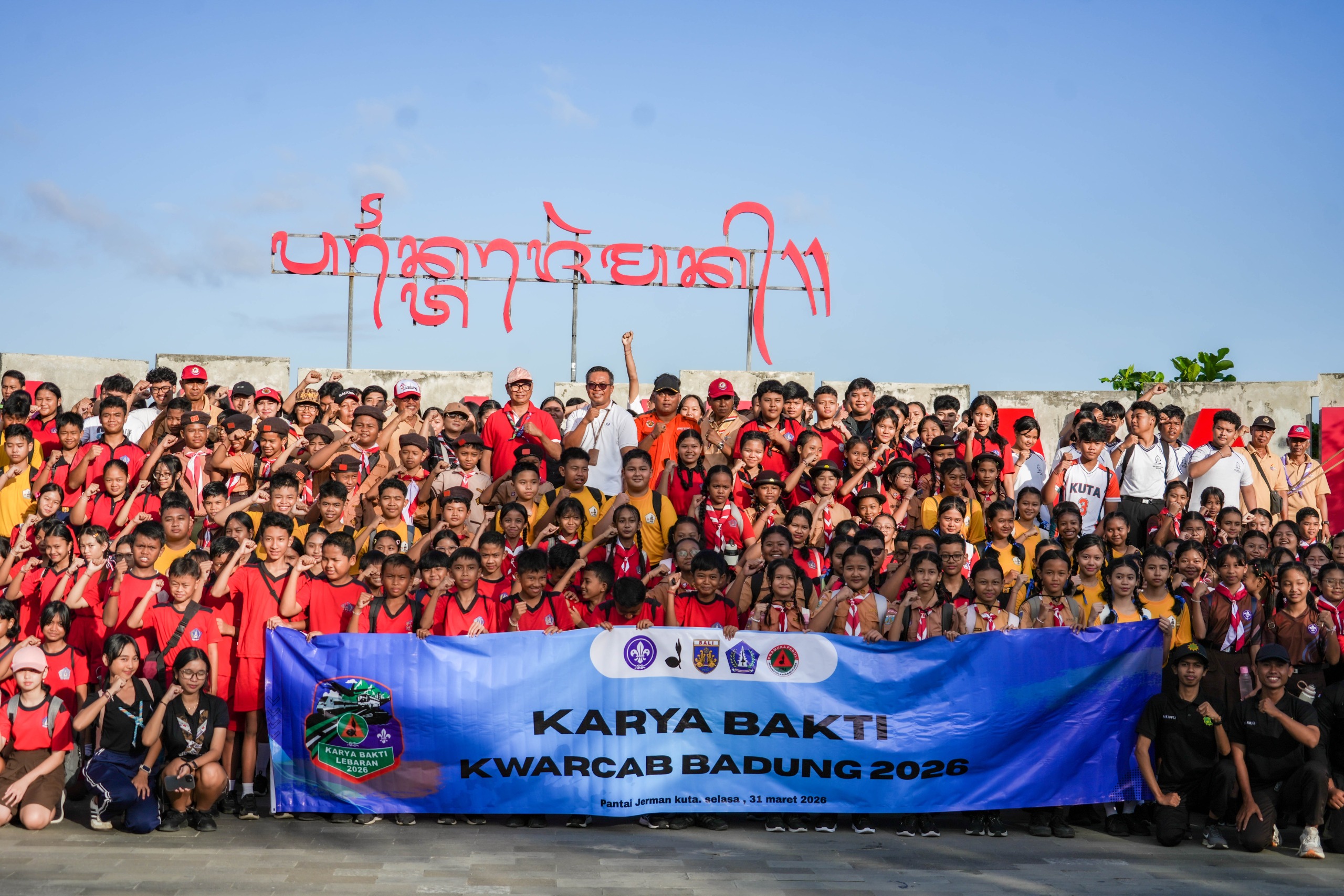 Karya Bakti Aksi Bersih Pantai Jerman, Gerakan Pramuka Kwartir Cabang (Kwarcab) Badung bersama DLHK Kabupaten Badung, Selasa (31/3).