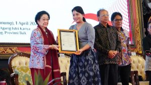 Gubernur Bali Wayan Koster mendampingi Presiden ke-5 RI Megawati Soekarnoputri pada penyerahan Hak Kekayaan Intelektual (HKI) Provinsi Bali Tahun 2026.