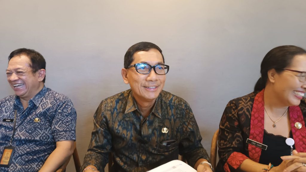 Sekda Kota Denpasar, I Gusti Ngurah Eddy Mulya, menyampaikan kebijakan WFH ASN setiap Jumat mulai 10 April 2026 di Kantor Wali Kota Denpasar, Selasa (7/4), dengan memastikan layanan publik tetap berjalan normal.
