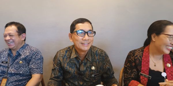 Sekda Kota Denpasar, I Gusti Ngurah Eddy Mulya, menyampaikan kebijakan WFH ASN setiap Jumat mulai 10 April 2026 di Kantor Wali Kota Denpasar, Selasa (7/4), dengan memastikan layanan publik tetap berjalan normal.